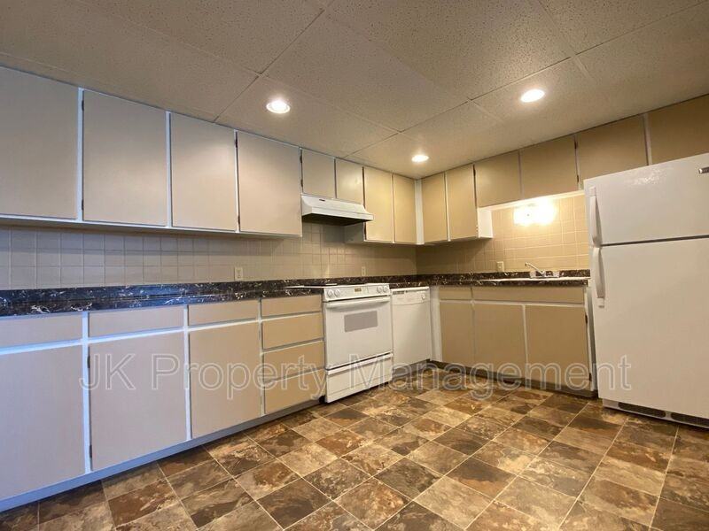 1401 2b St S #15 - Photo 5 of 18