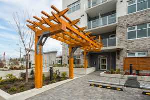 featured image of 916 Lyall Street