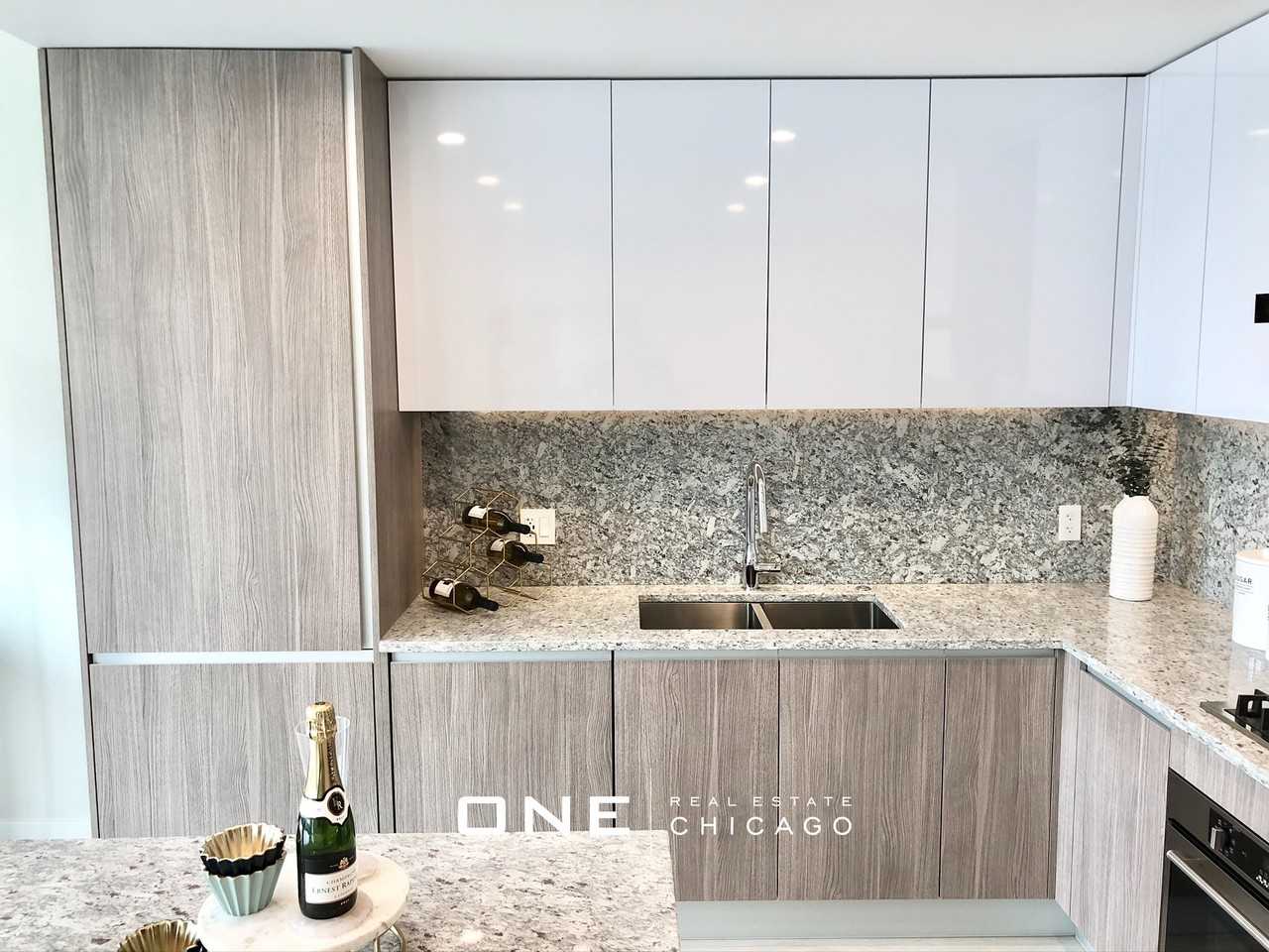 N Wells St #4 - Photo 4 of 14