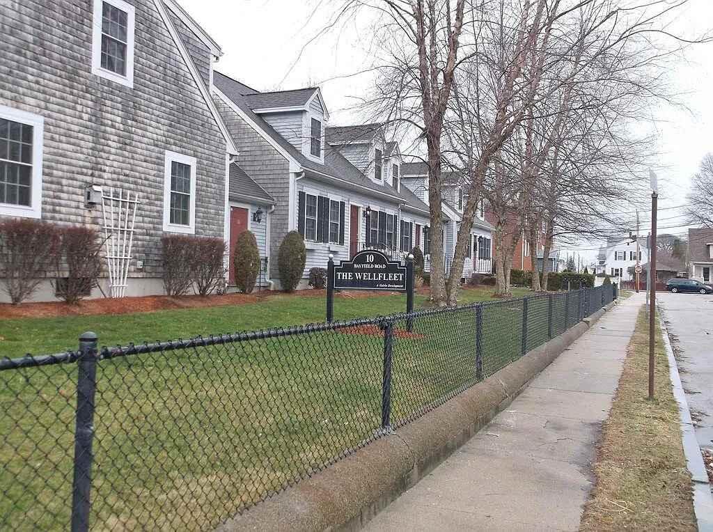 10 Bayfield Rd #4 - Photo 2 of 15