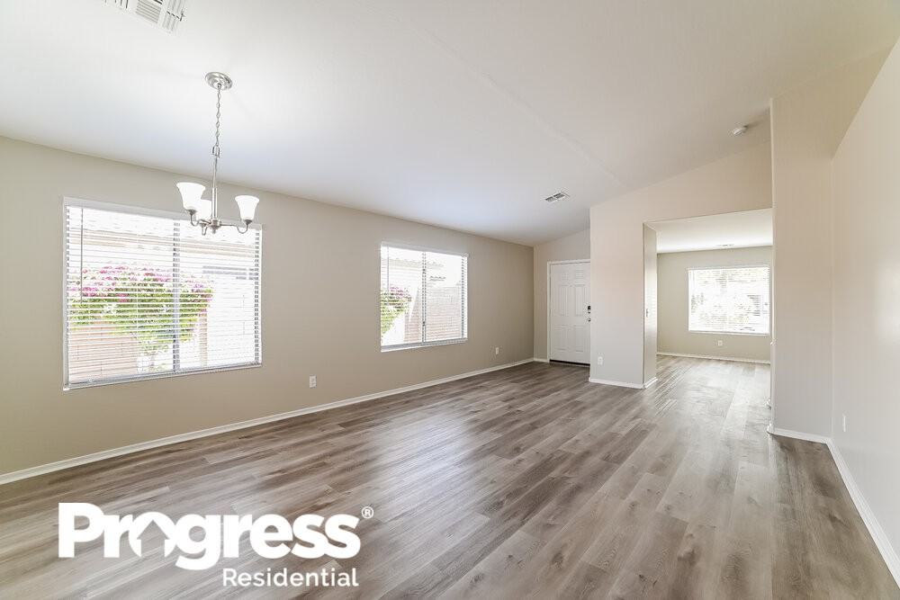 15876 W Jackson St - Photo 3 of 21