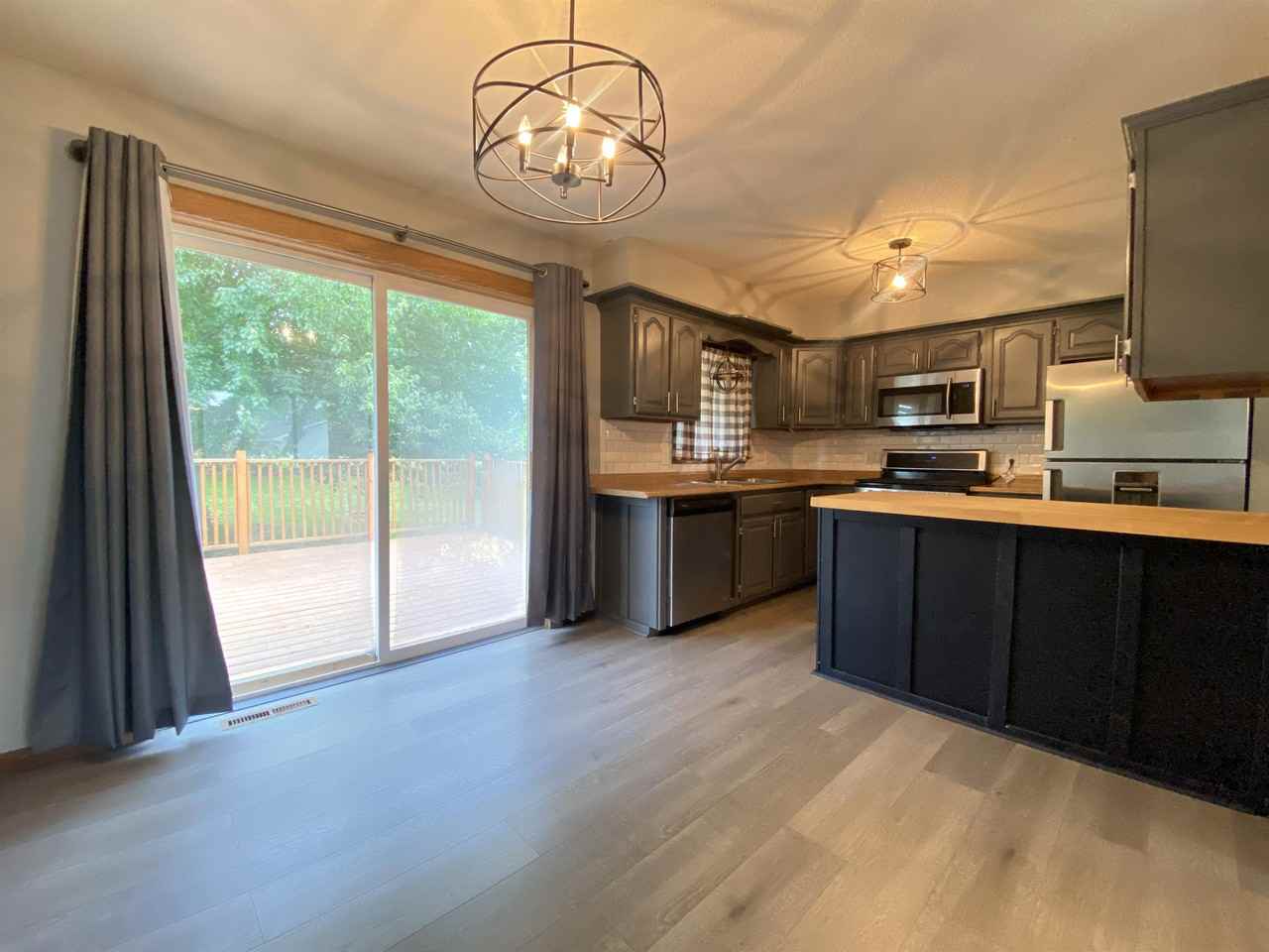 205 9th St Ne #1 - Photo 3 of 27