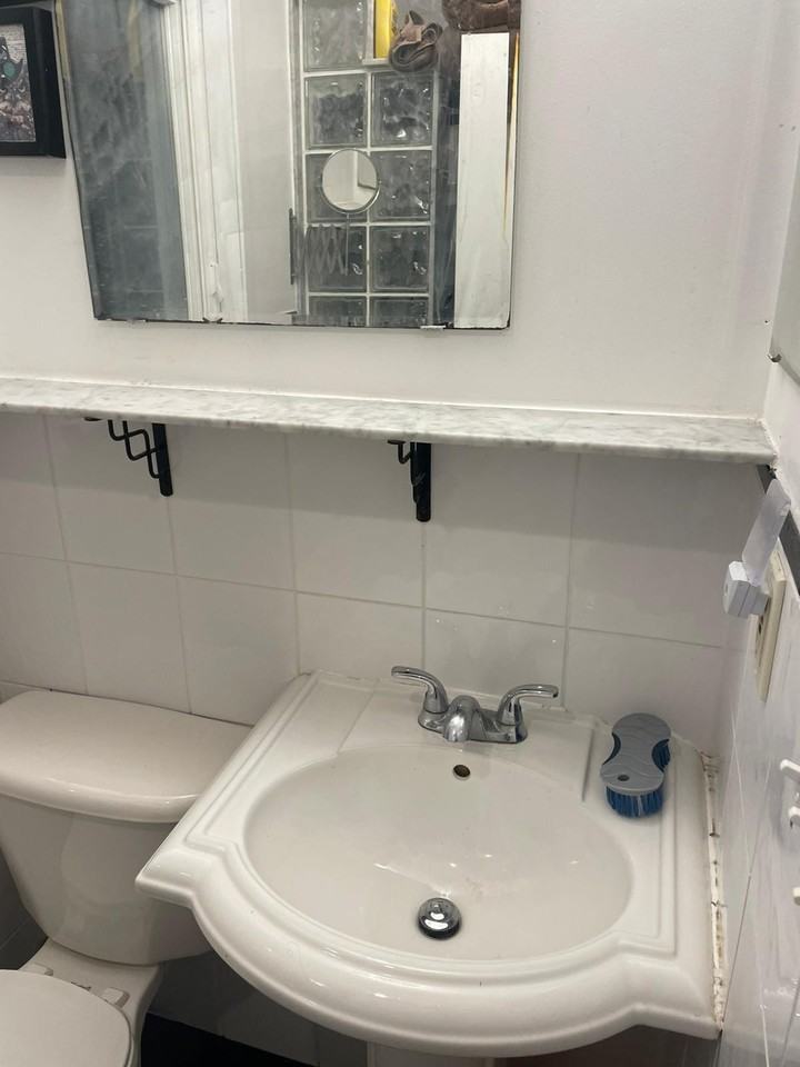 20 Essex Street - Photo 4 of 5