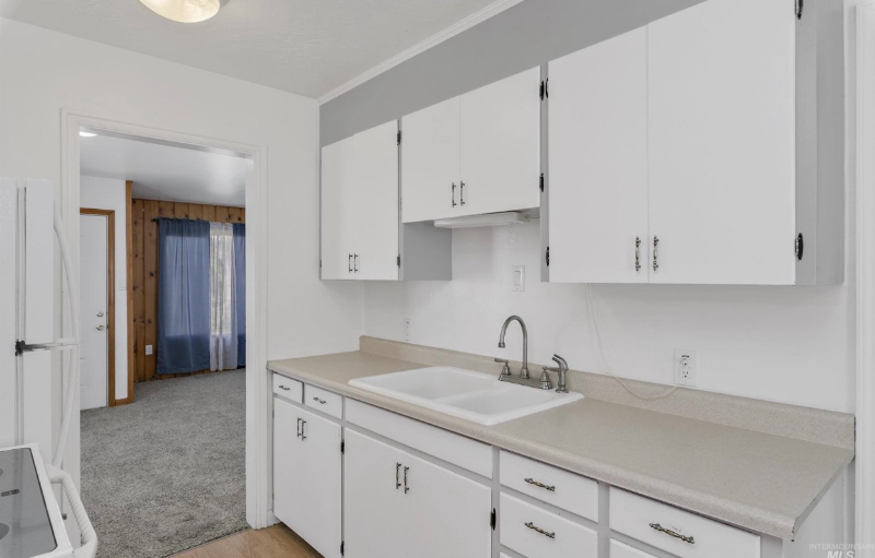 570 N 8th E - Photo 6 of 24