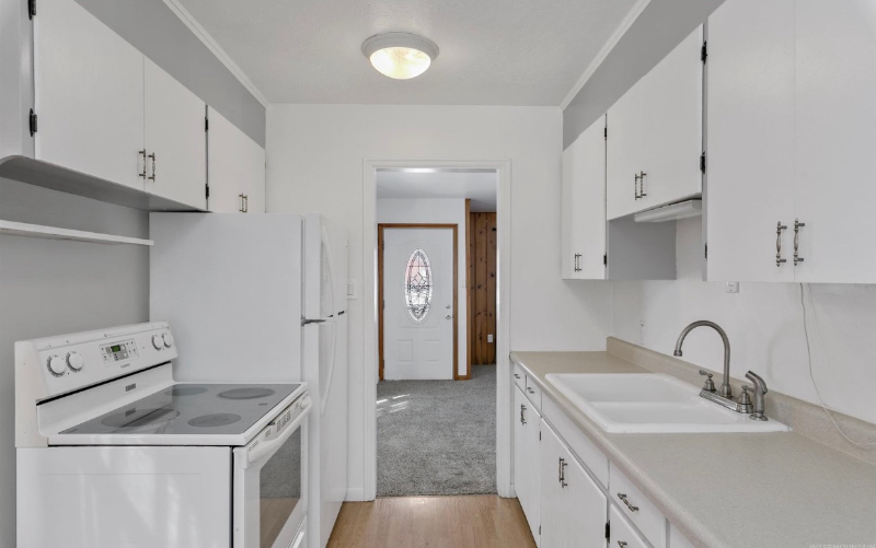 570 N 8th E - Photo 7 of 24