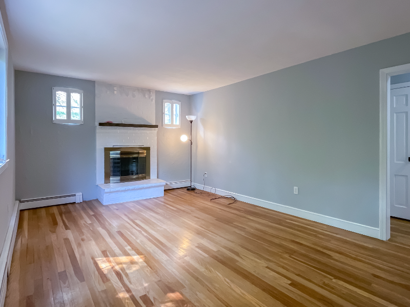 142 Whitcomb Ave - Photo 2 of 11