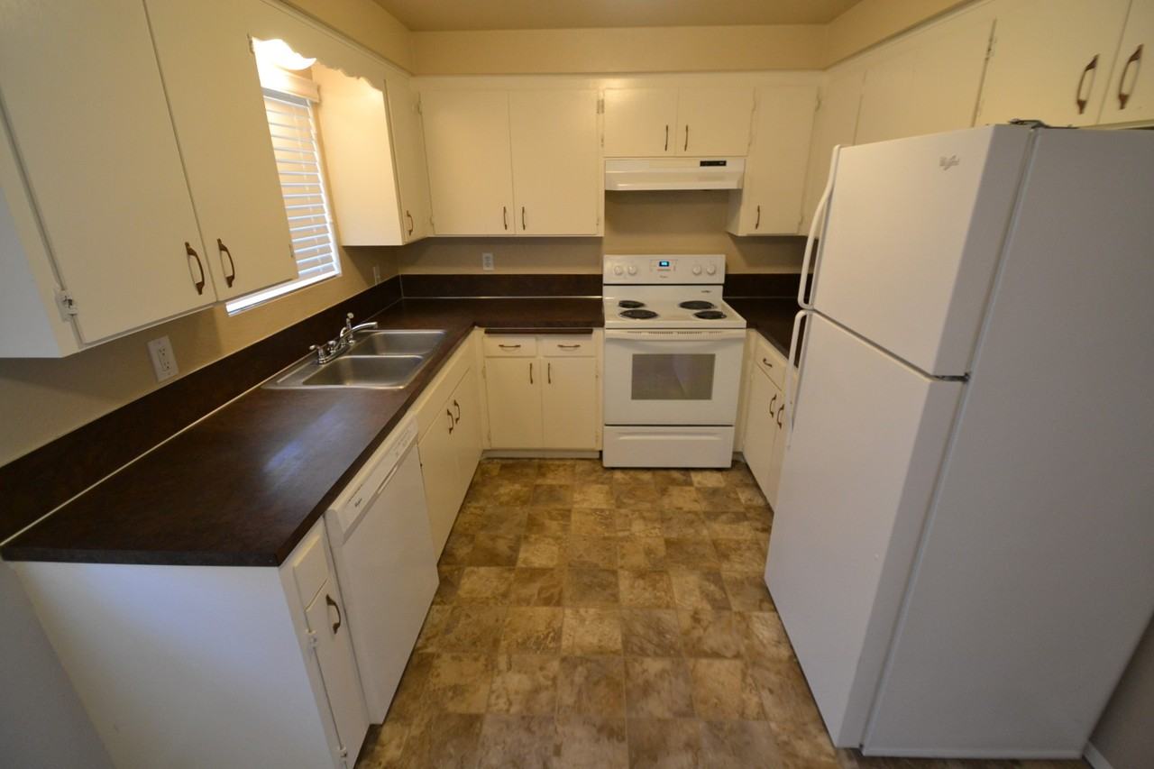 10116 1st Dr SE - Photo 2 of 10