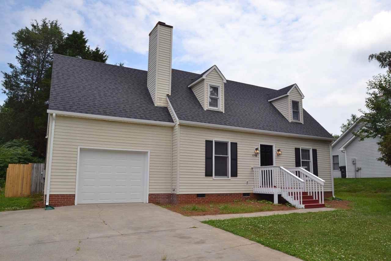 1716 Carriage Cove Ln - Photo 2 of 14