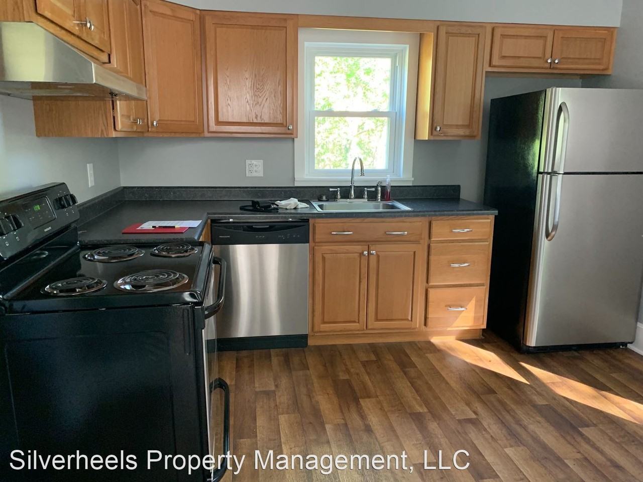123 Sunset Dr - Photo 3 of 16