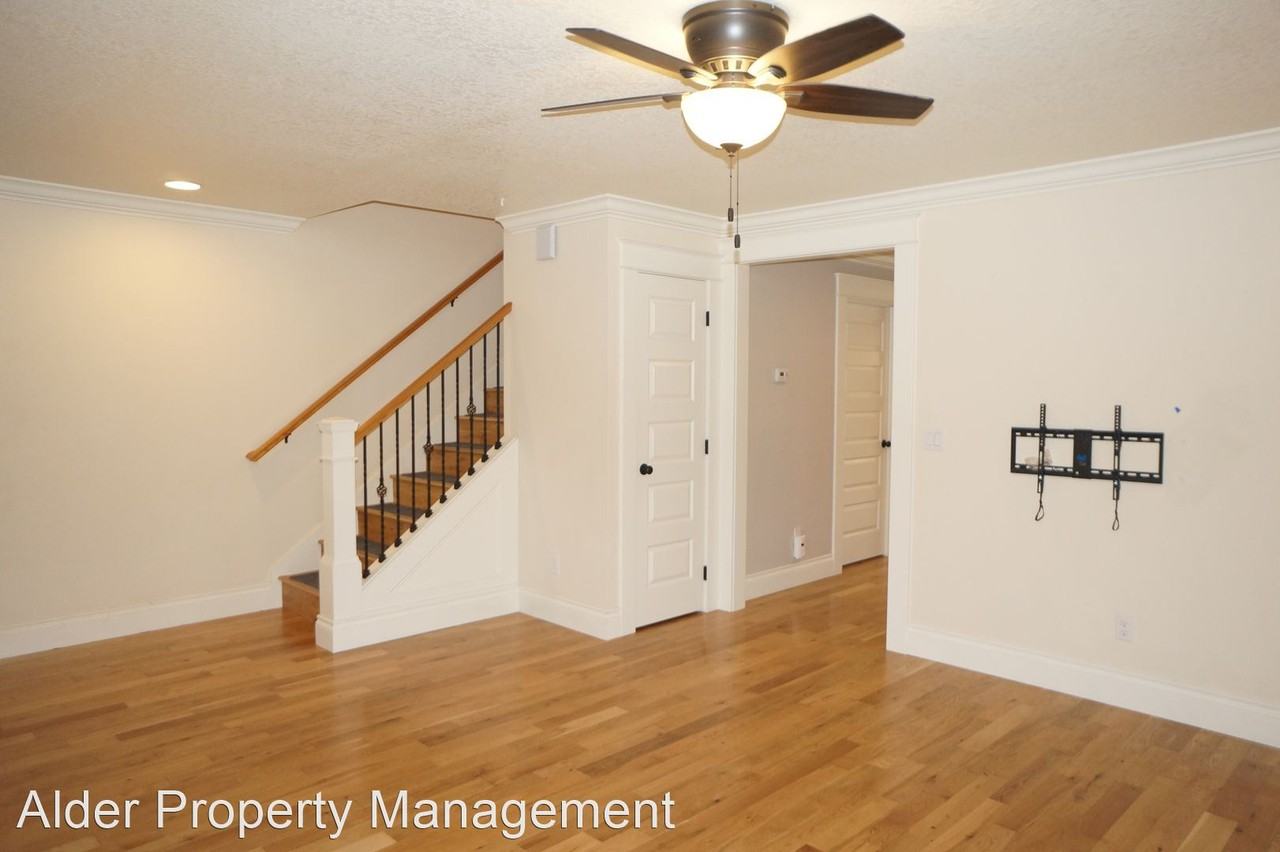 2501 Se 70th Ave - Photo 2 of 32