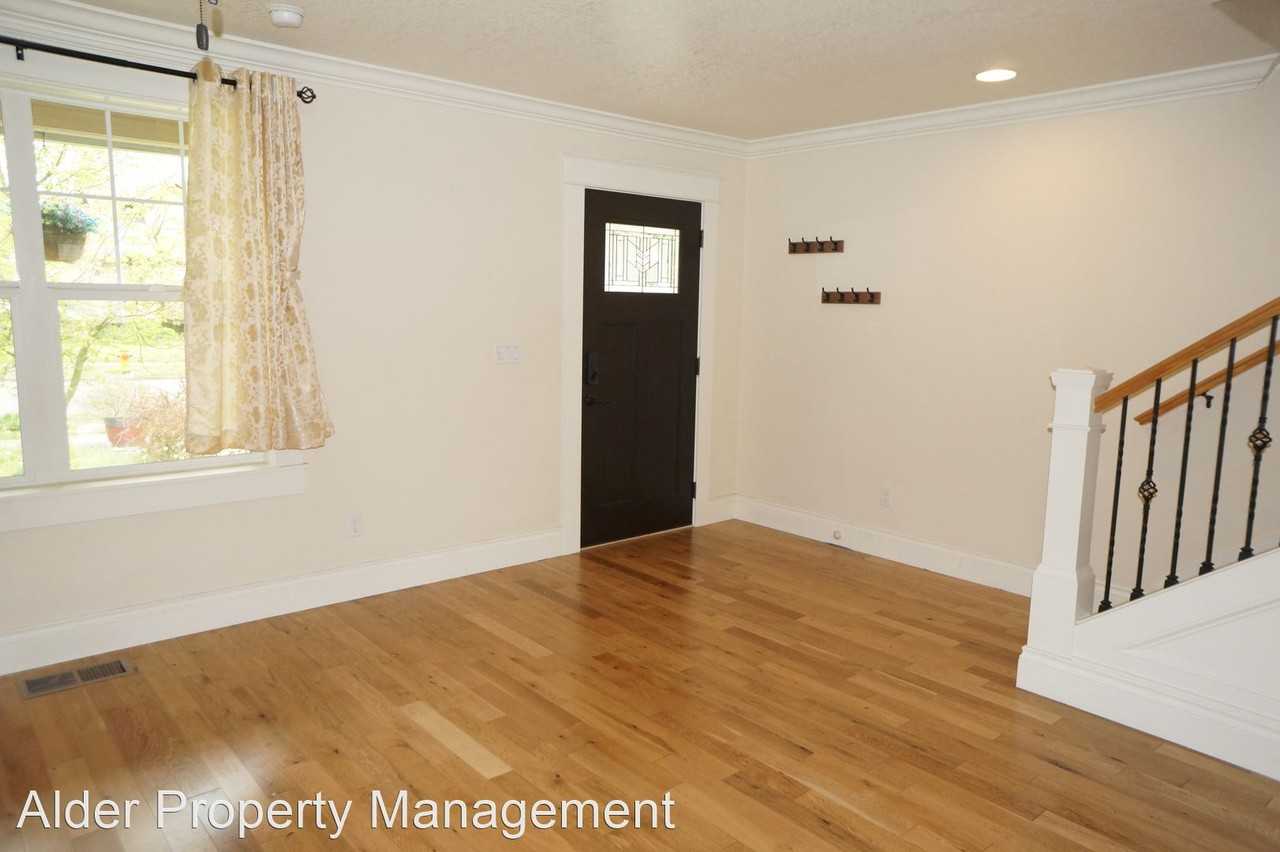 2501 Se 70th Ave - Photo 3 of 32