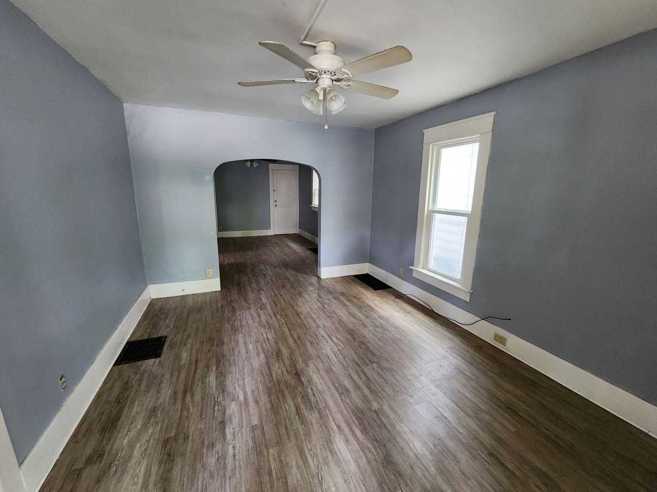 550 E 22nd St - Photo 2 of 8