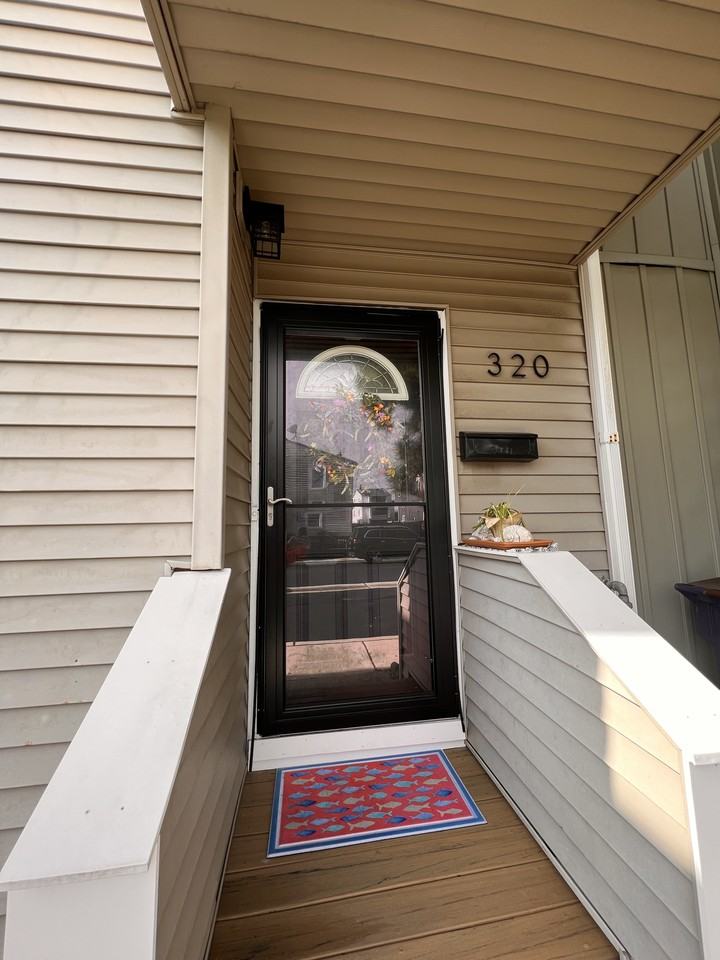 320 Hampshire Dr - Photo 3 of 19