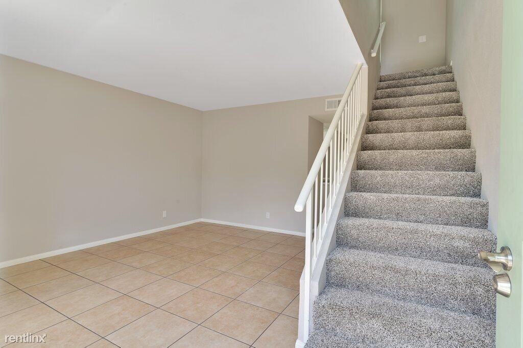 98 Lakeview Cir - Photo 2 of 6