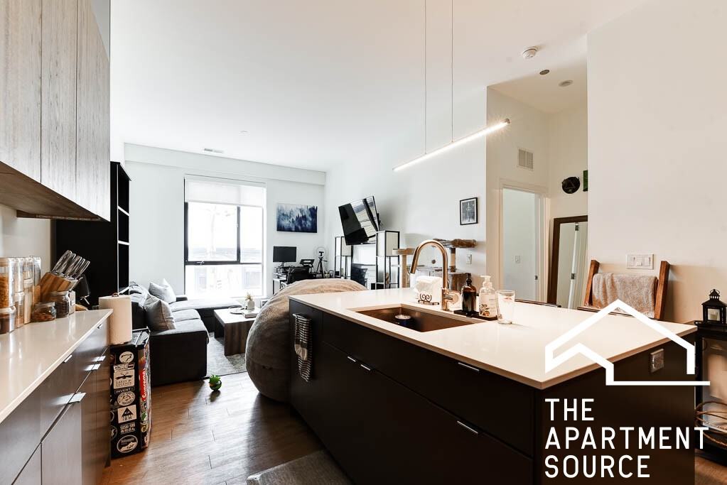 3462 N Lincoln Ave #202 - Photo 2 of 11