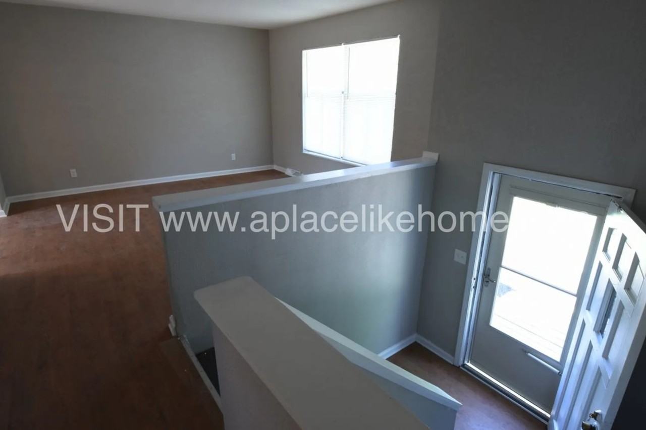 1105 W Elm Ter - Photo 3 of 22