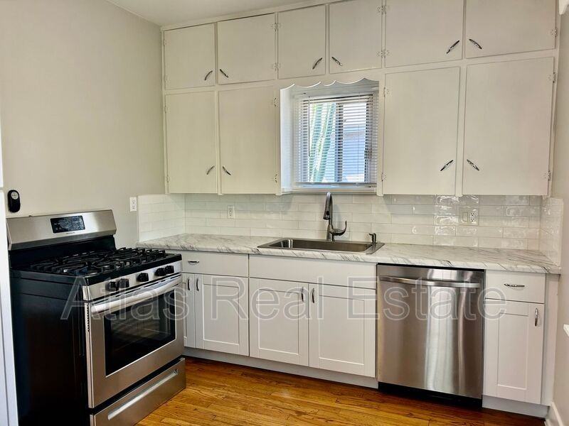 1015 E Palm Ln #A - Photo 3 of 8