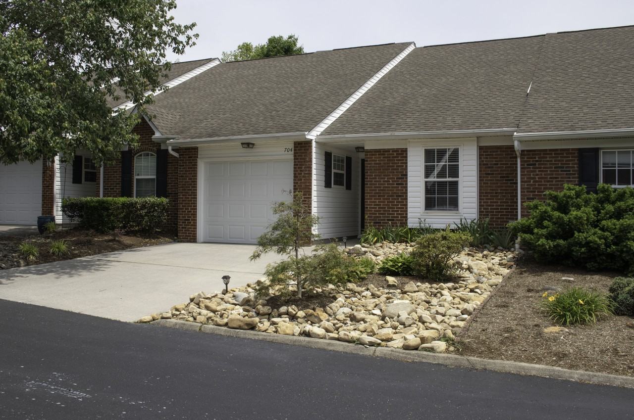 704 Harbor Way - Photo 3 of 29