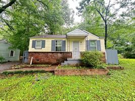 featured image of 2718 Windsor Pkwy