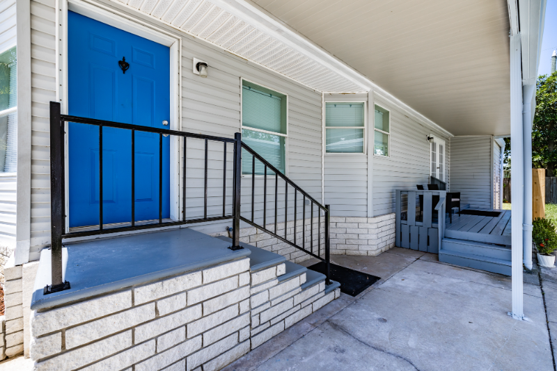 5084 76th St N - Photo 2 of 35