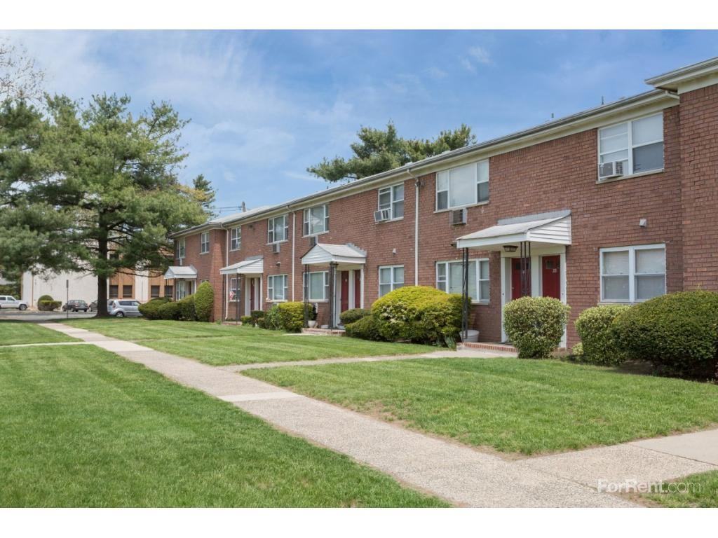 Hampton Gardens - Photo 2 of 6