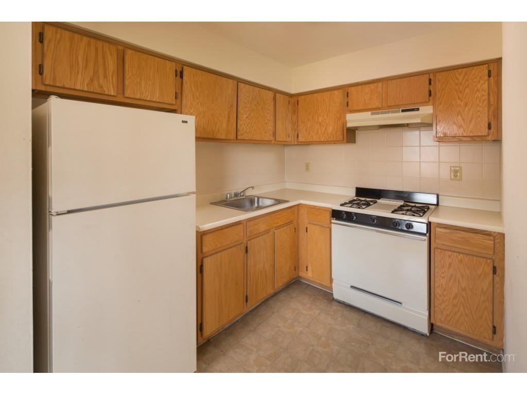 Hampton Gardens - Photo 3 of 6