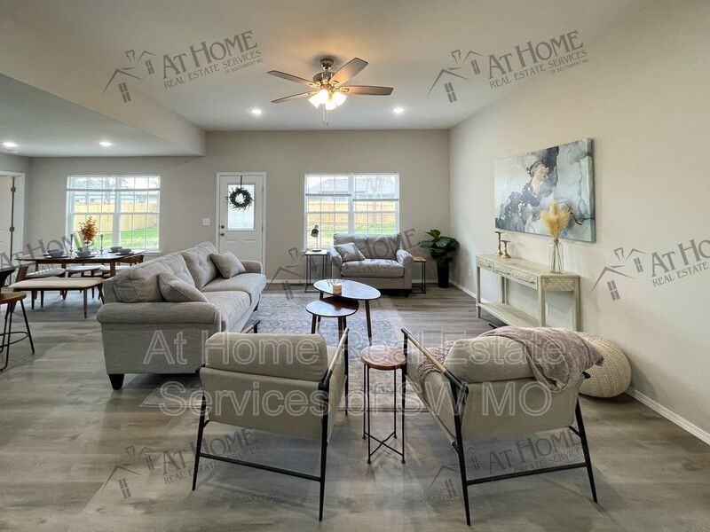 301 E Rosalie St - Photo 4 of 7