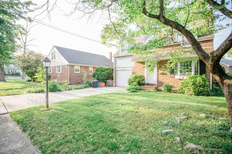 1003 Emerald Ave - Photo 3 of 35