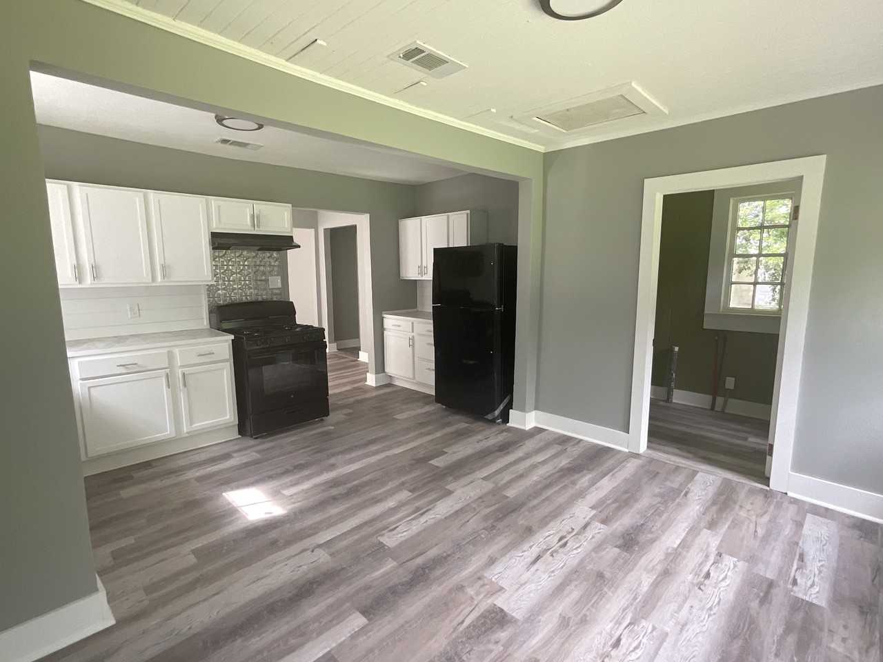3222 Laurel St - Photo 3 of 12