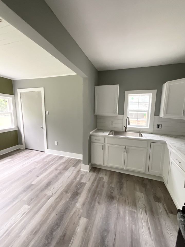 3222 Laurel St - Photo 5 of 12