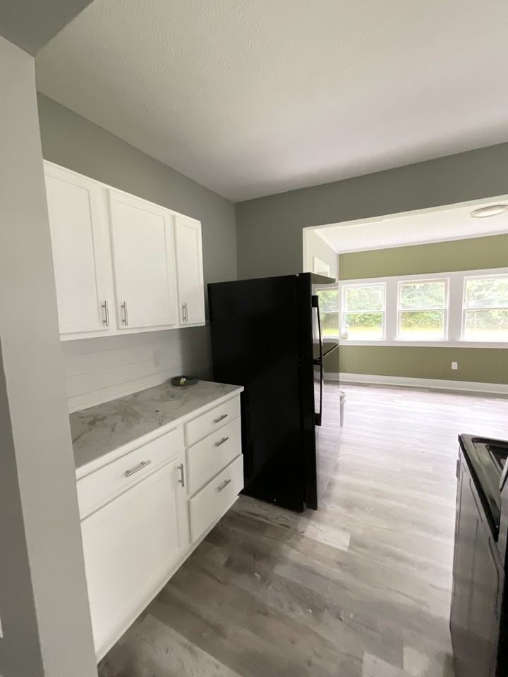 3222 Laurel St - Photo 6 of 12