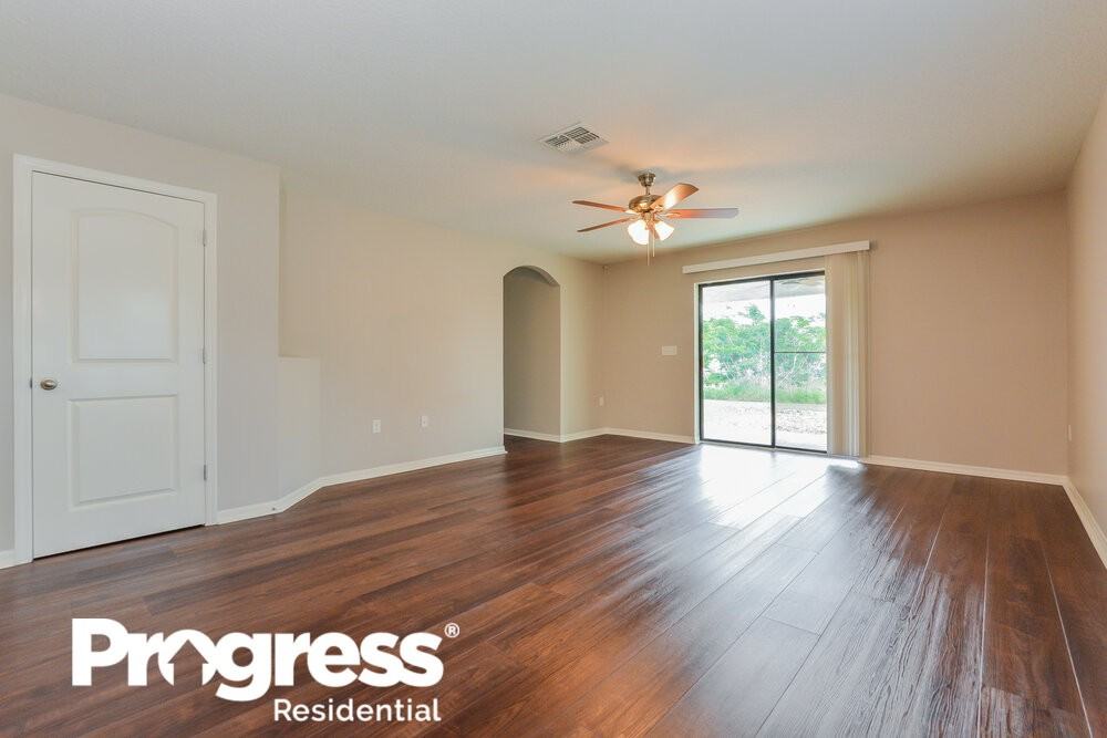2340 Bexley Dr - Photo 3 of 16