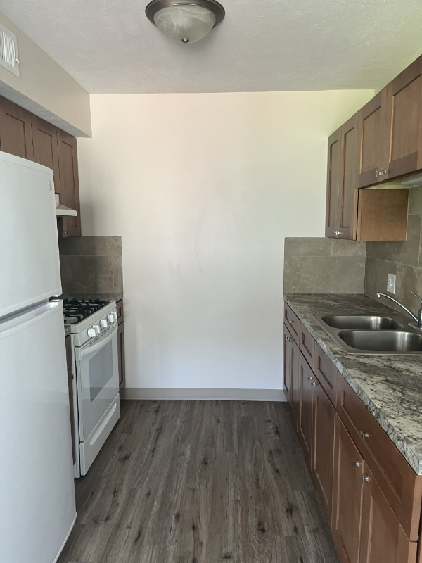 823 N 6th St - Photo 3 of 4