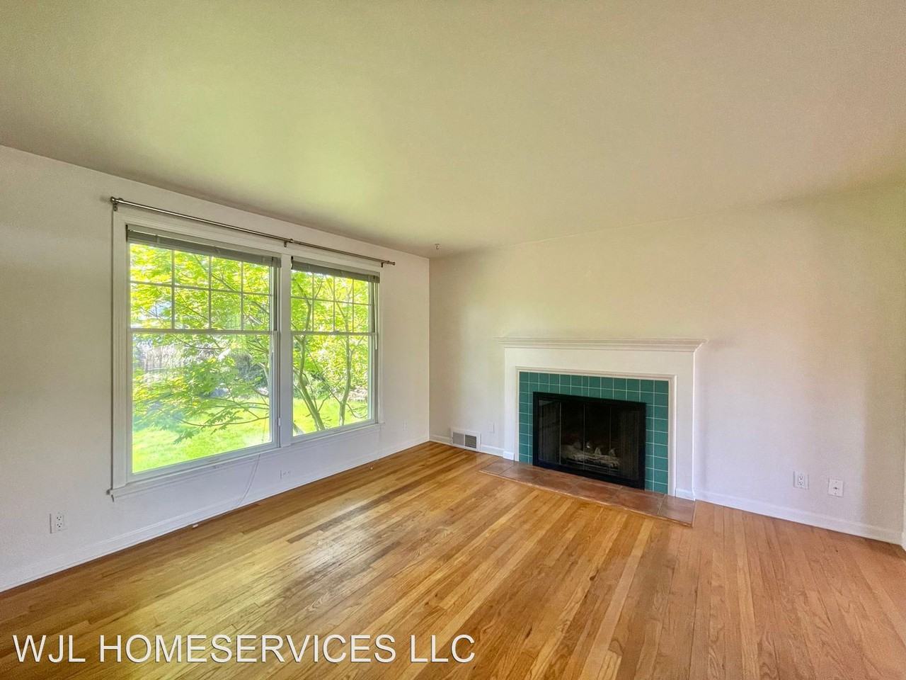 6834 54th Ave Ne - Photo 3 of 30