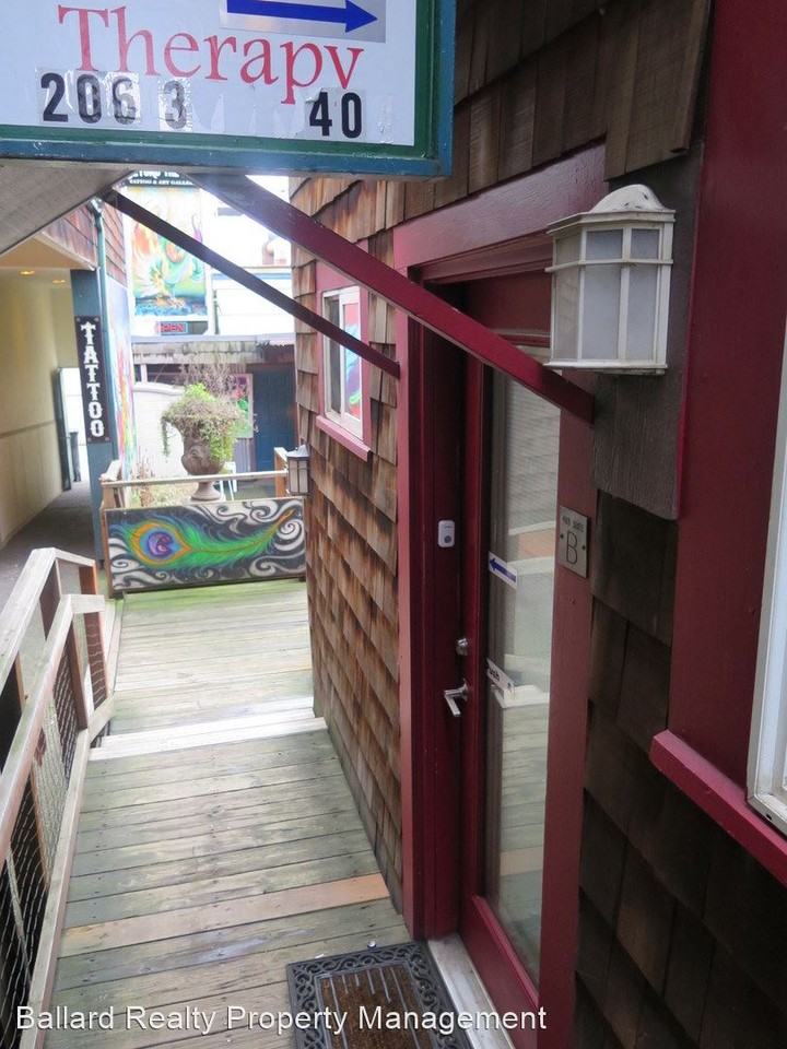 469 N 36th St #B - Photo 3 of 16