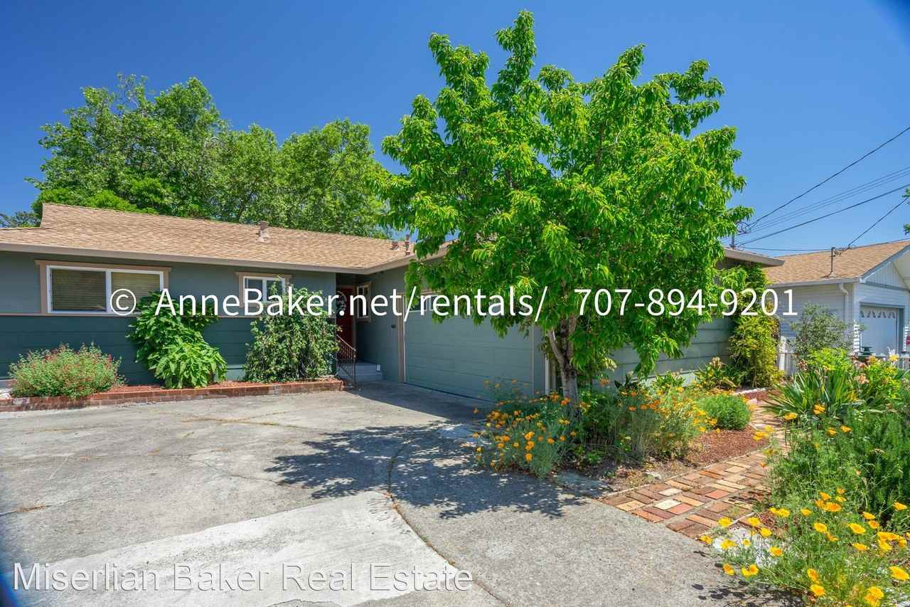 320 Josephine Dr - Photo 2 of 24