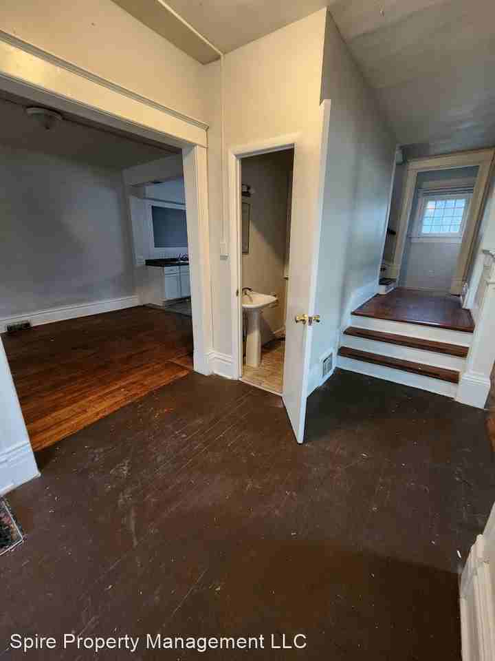 1555 Park Ave Se - Photo 2 of 25