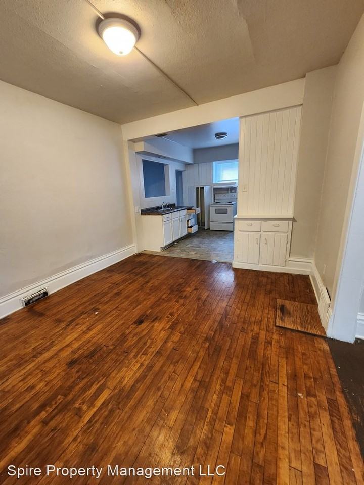1555 Park Ave Se - Photo 3 of 25
