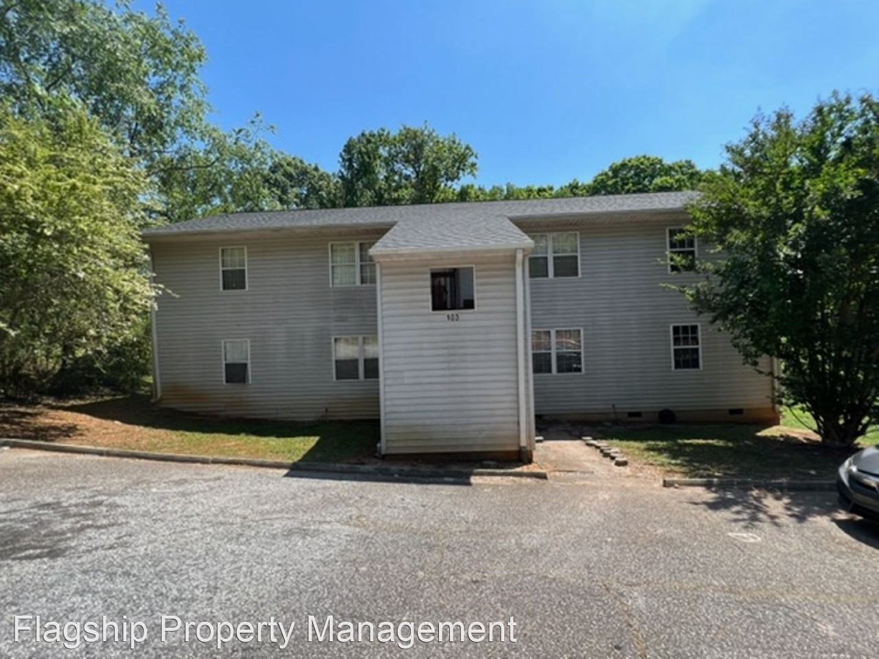 This spacious unit of a Quadplex has 2 bedrooms and 1 full bath new