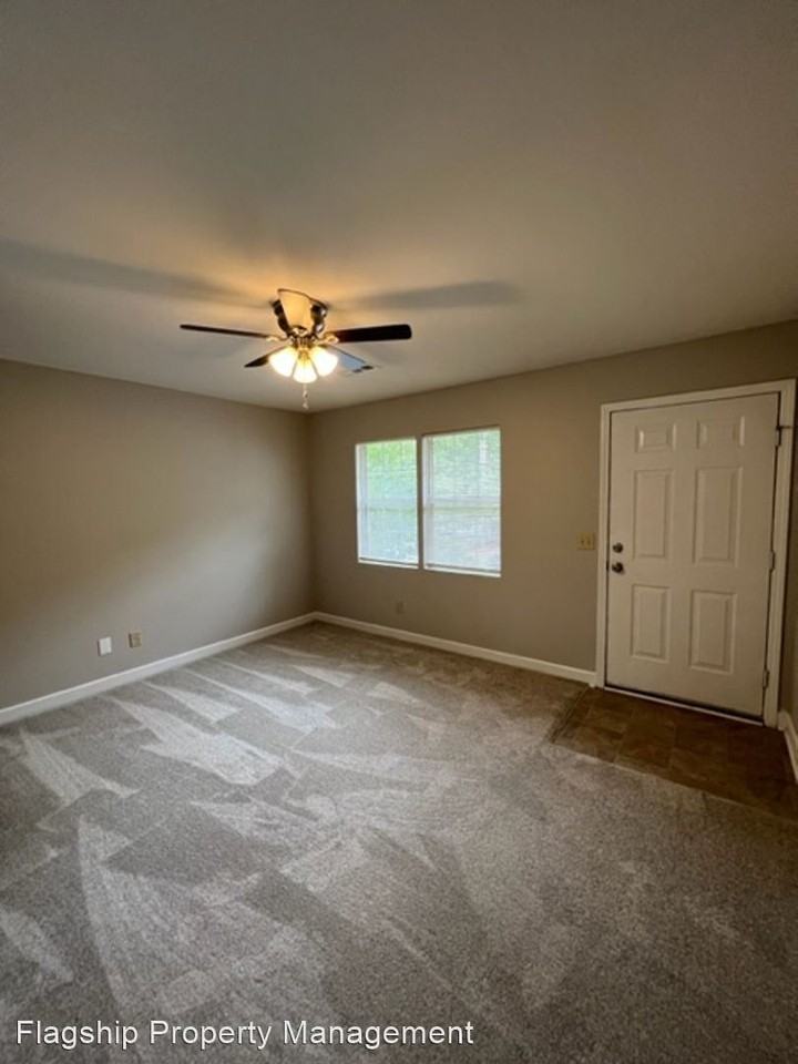 This spacious unit of a Quadplex has 2 bedrooms and 1 full bath new