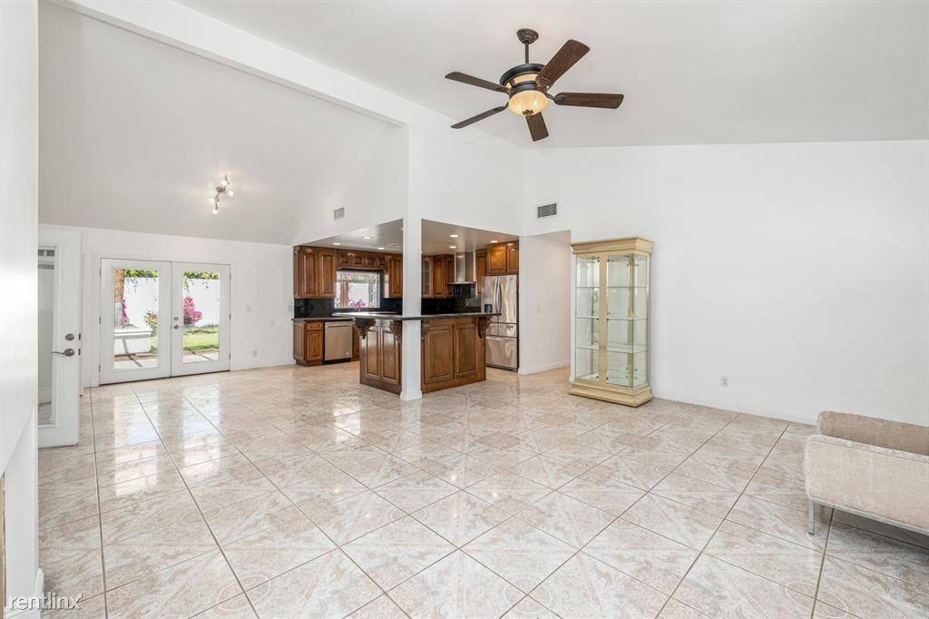 1066 E Tachevah Dr - Photo 2 of 10