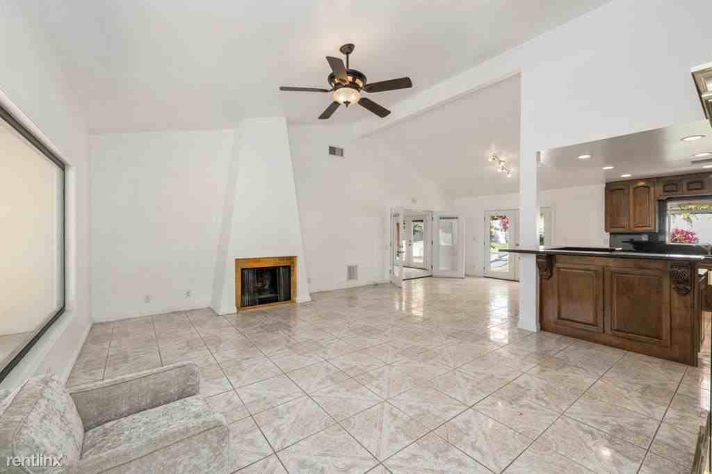 1066 E Tachevah Dr - Photo 3 of 10