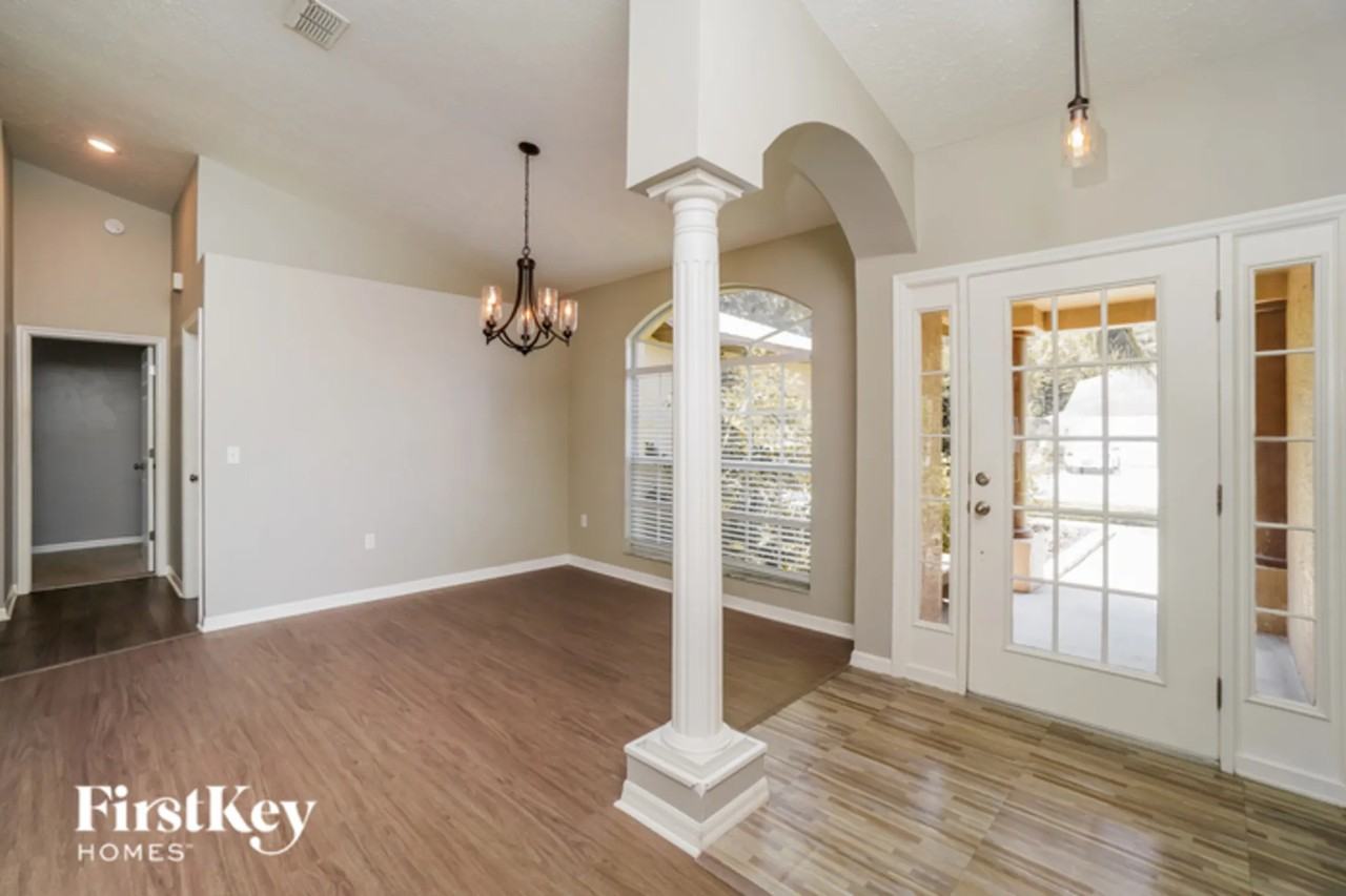 12129 Roseland Dr - Photo 2 of 15