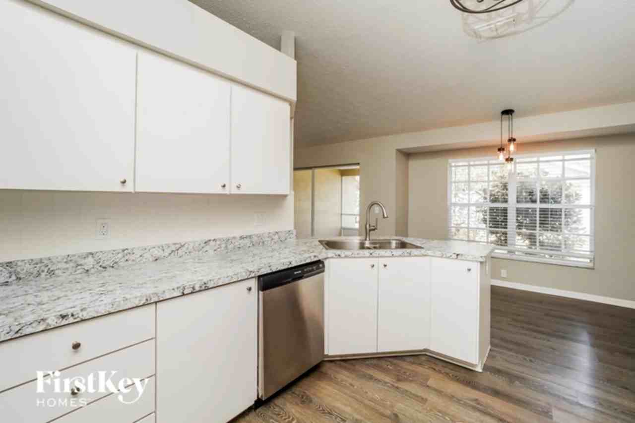 12129 Roseland Dr - Photo 3 of 15