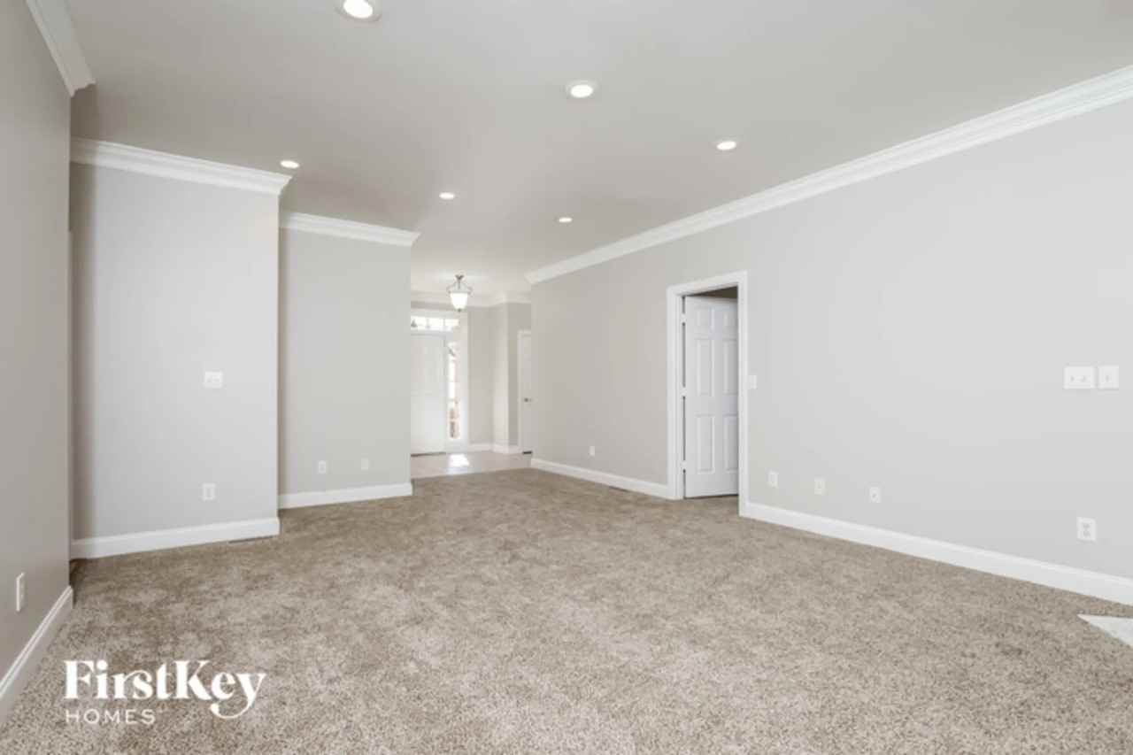 1915 Austin Place Ln - Photo 2 of 12