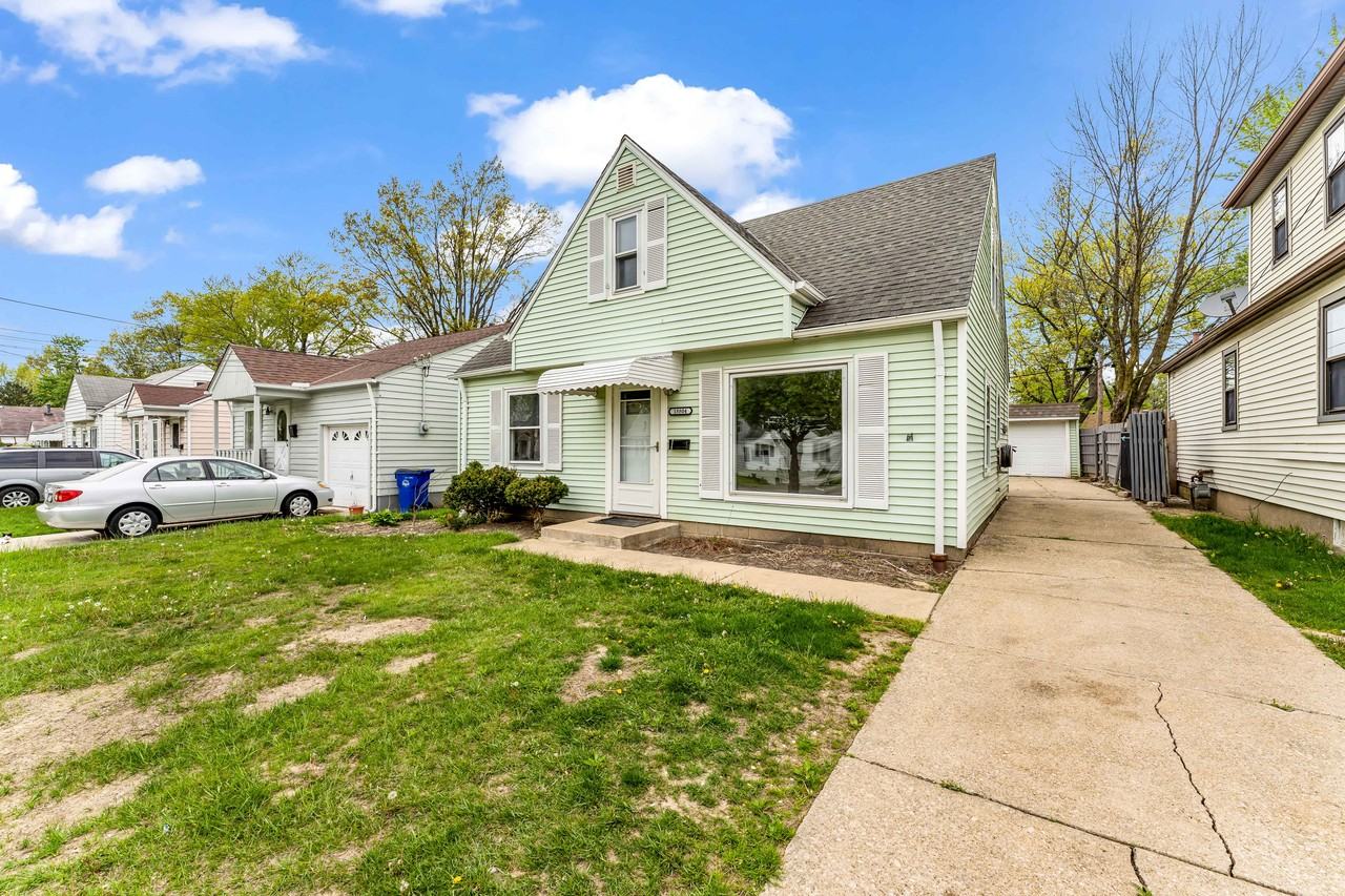 18804 Rockland Ave - Photo 2 of 25