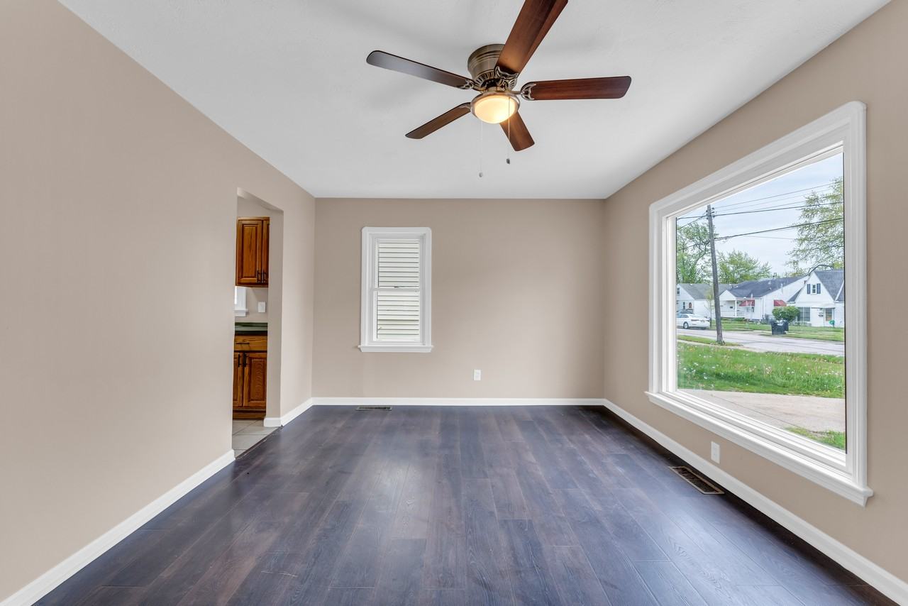 18804 Rockland Ave - Photo 3 of 25