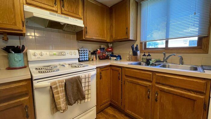 4237 Pin Oak Dr - Photo 3 of 14