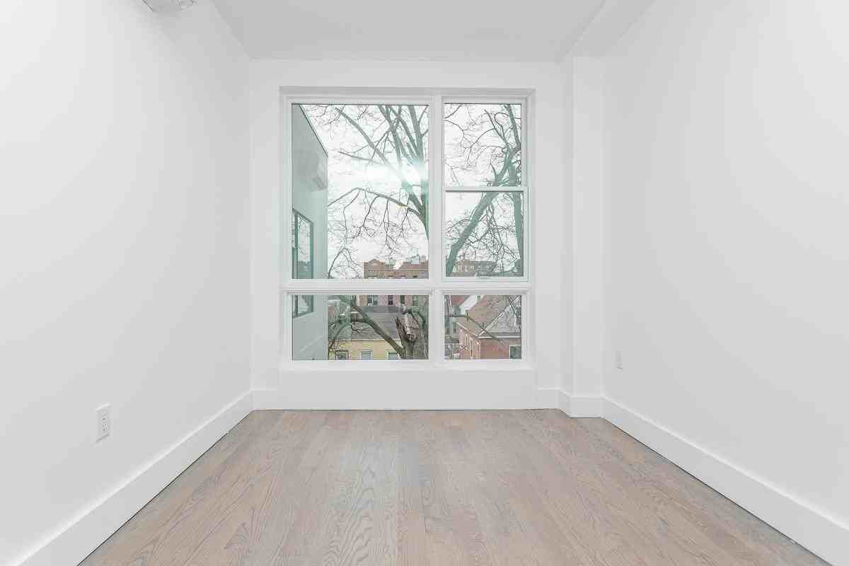 282 E 32nd St #3B - Photo 7 of 19