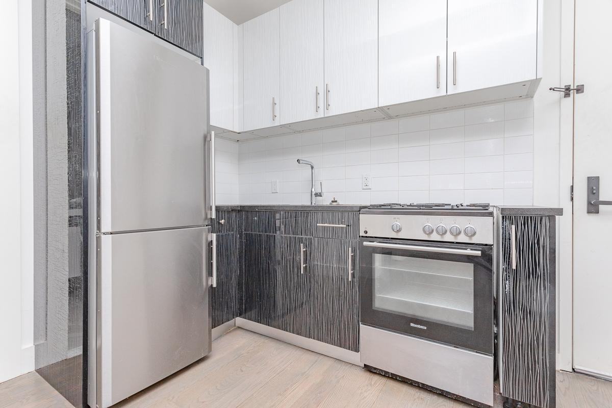 824 Lexington Ave #3C